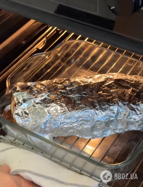 Королівська запечена свинина на свята: додайте всередину часник та сир