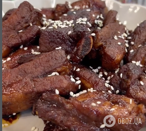 Как вкусно приготовить свиные ребрышки, чтобы они были сочными и мягкими: нужно добавить один ингредиент