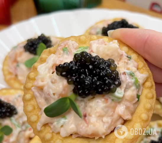 Легкие тарталетки с вкусной начинкой для новогоднего стола: самый простой рецепт закуски