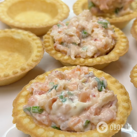 Легкие тарталетки с вкусной начинкой для новогоднего стола: самый простой рецепт закуски