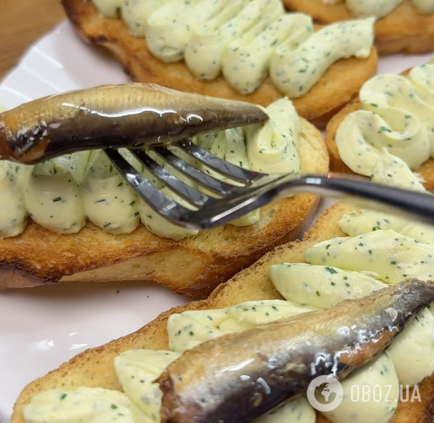 Бутерброди зі шпротами по-новому: рецепт бюджетної закуски для новорічного столу