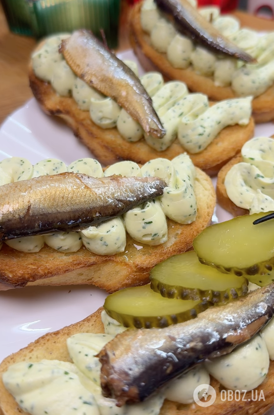 Классика, которая всегда кстати: бутерброды со шпротами по-новому для праздничного стола