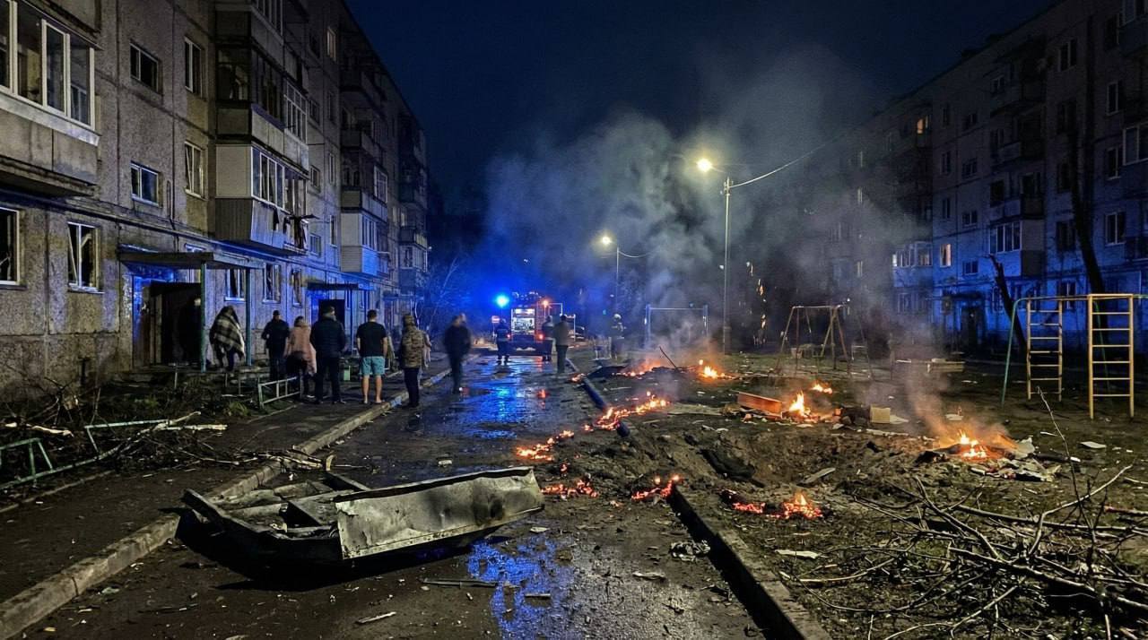 Дроны атаковали Ставропольский край РФ: есть попадания по химзаводу, вспыхнули масштабные пожары. Фото и видео