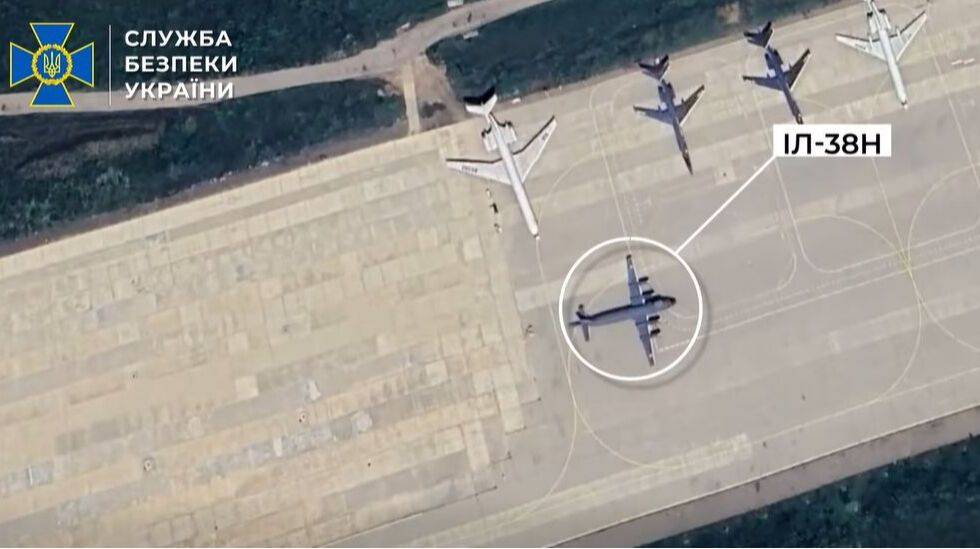 Мог препятствовать уничтожению субмарины: СБУ поразила морской самолет-разведчик Ил-38Н в Новороссийске. Видео