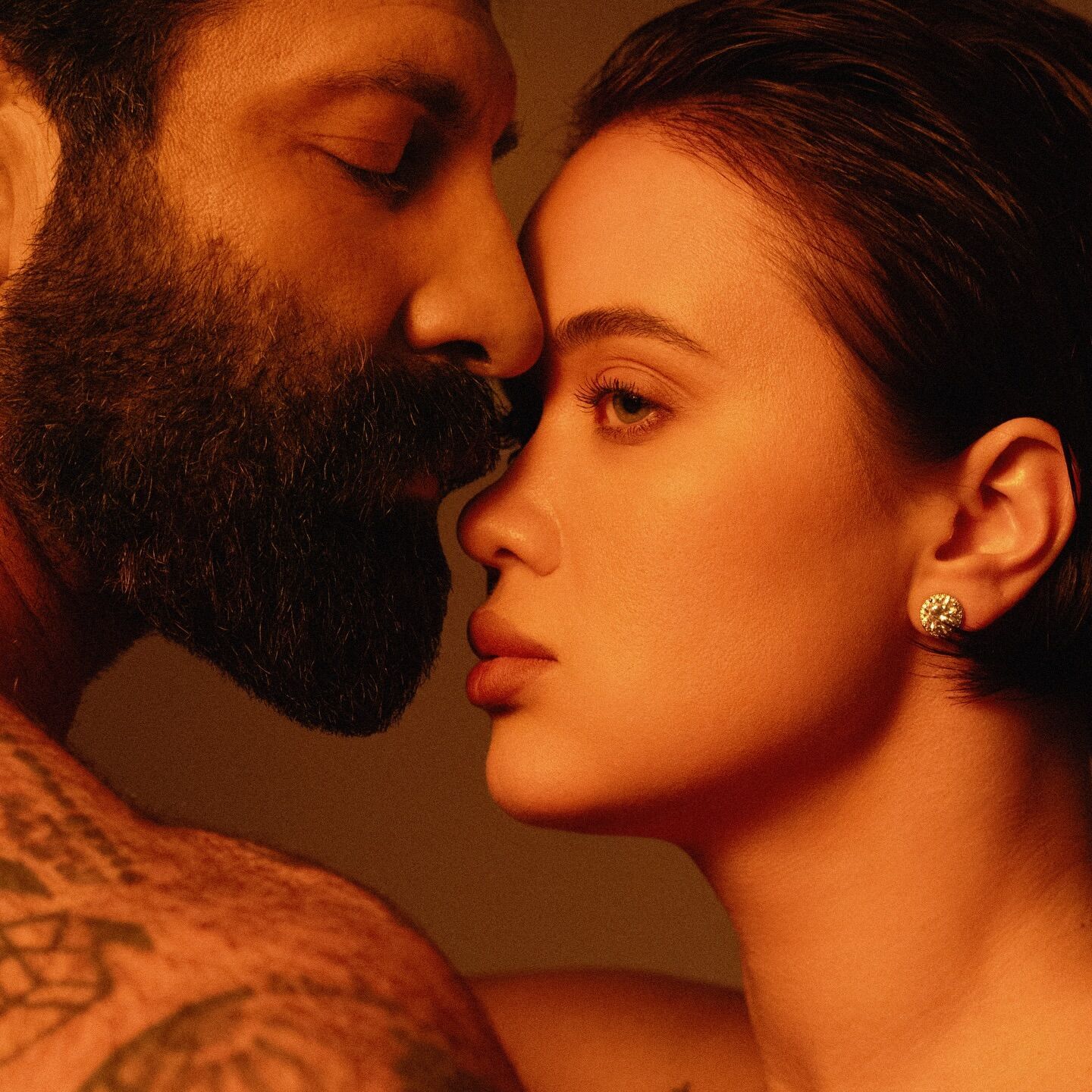 Актер-воин Даниэль Салем и певица Lida Lee начали встречаться и показали дом, где прятали свою любовь от лишних глаз