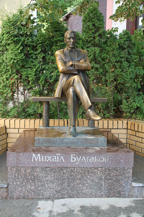Що Булгаков писав про Україну: чому памʼятник викликав скандал