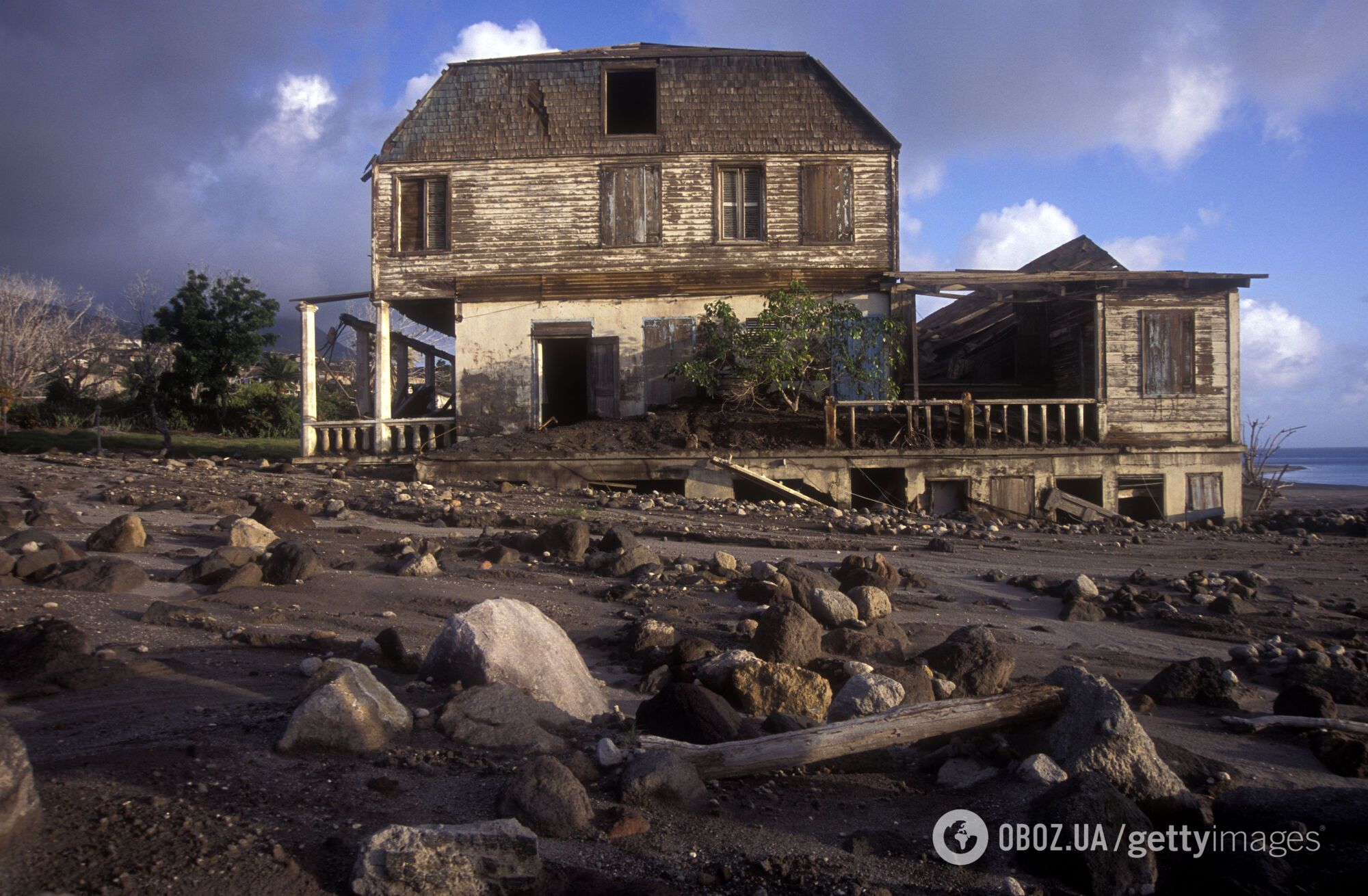 Потрясающий ранее город стал "призраком" и притягивает темный туризм