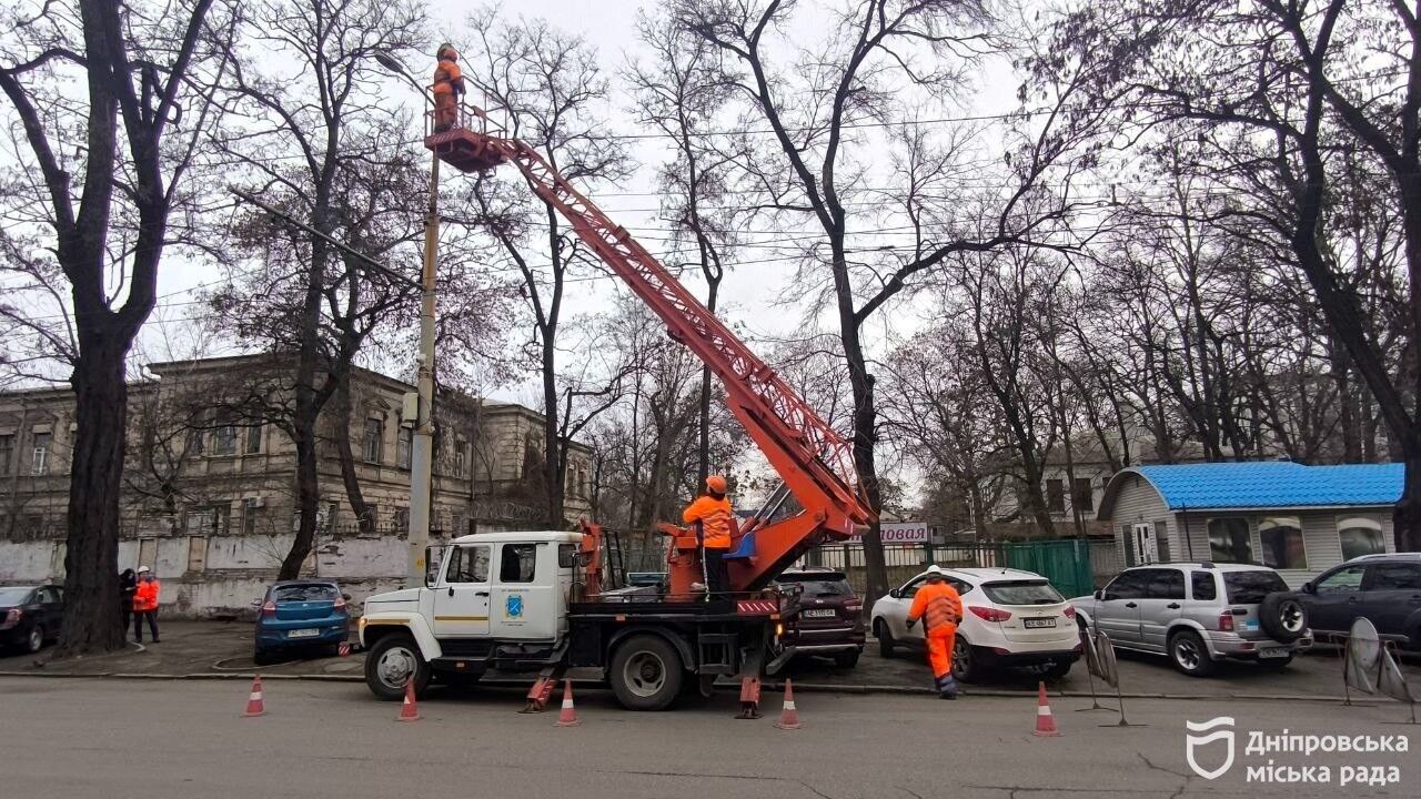 Почти 7 тыс. новых ламп и более 133 км воздушной линии: в Днепре модернизируют наружное освещение