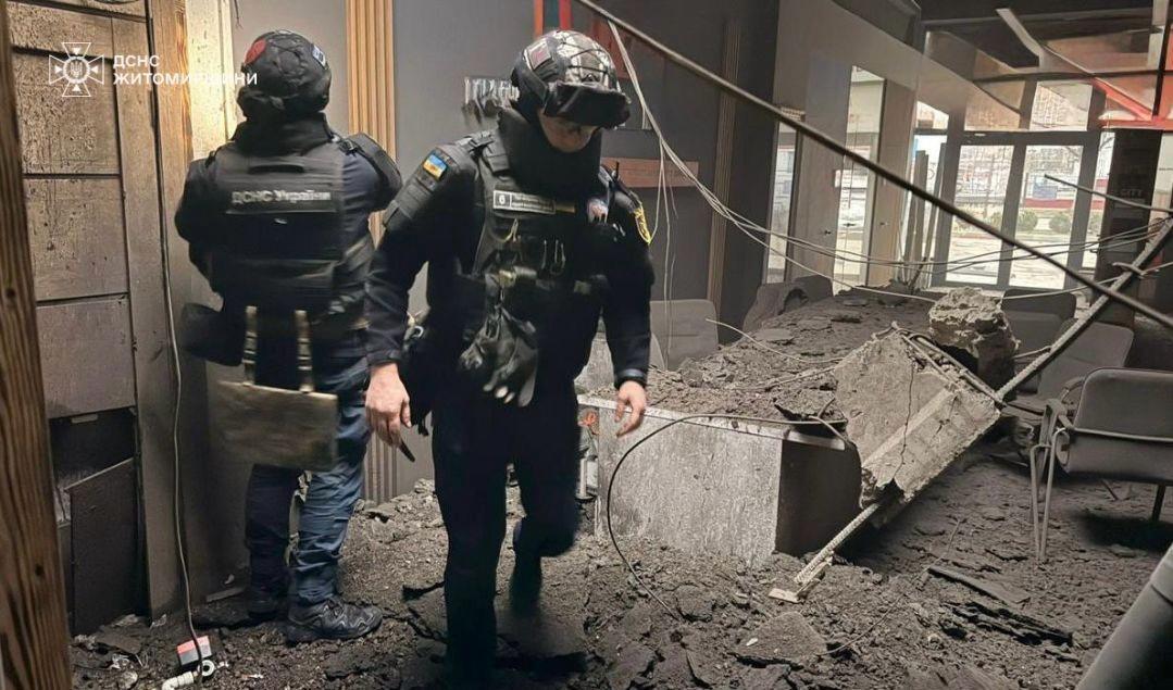 На Житомирщині внаслідок ворожої атаки пошкоджено житлові будинки: загинула дитина, є постраждалі. Фото і відео