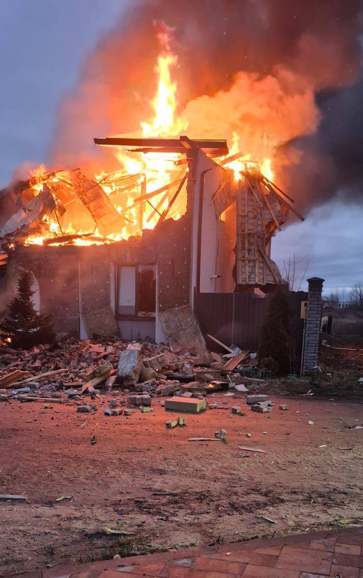 Є загибла, серед постраждалих – дитина: наслідки чергової російської атаки на Київщину. Фото