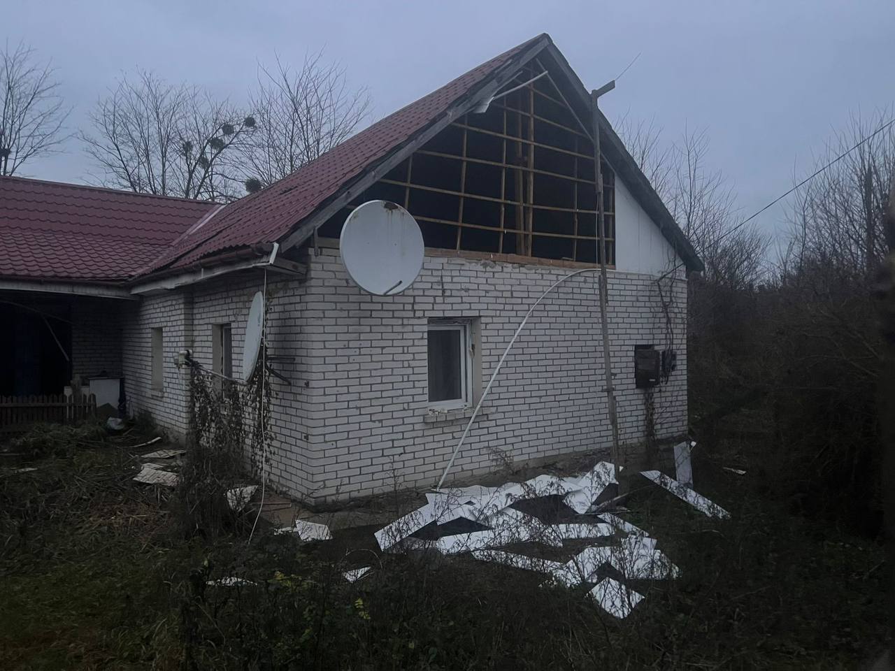 Є загибла, серед постраждалих – дитина: наслідки чергової російської атаки на Київщину. Фото