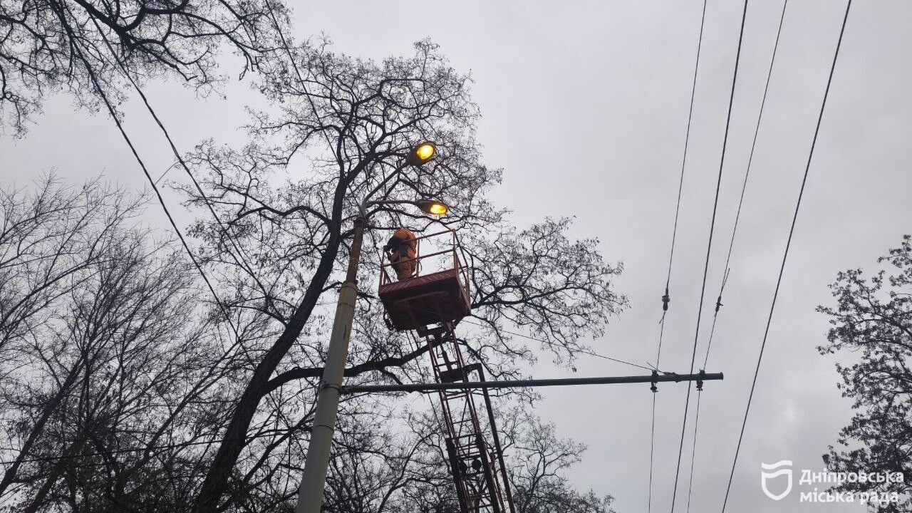 Почти 7 тыс. новых ламп и более 133 км воздушной линии: в Днепре модернизируют наружное освещение