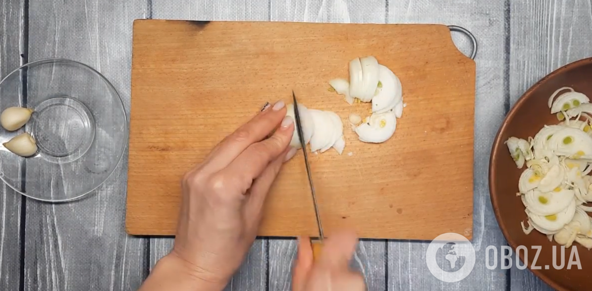 Стоит только смешать квашеную капусту с этим – салат получается особенно вкусным