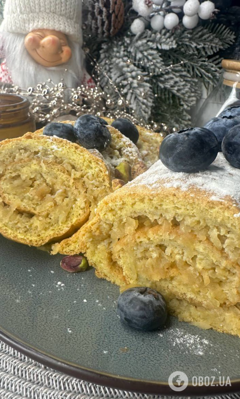 Пухкий яблучний рулет до чаю: готується за лічені хвилини