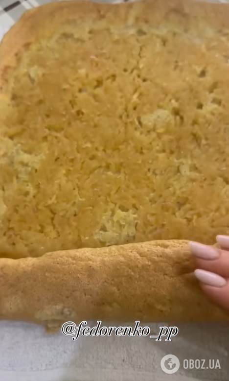 Пухкий яблучний рулет до чаю: готується за лічені хвилини