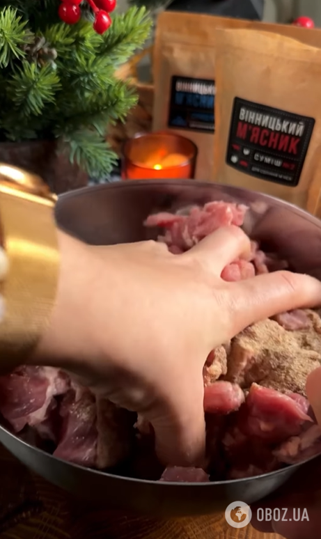 Как приготовить вкусную домашнюю колбасу на праздники: делимся пошаговым рецептом