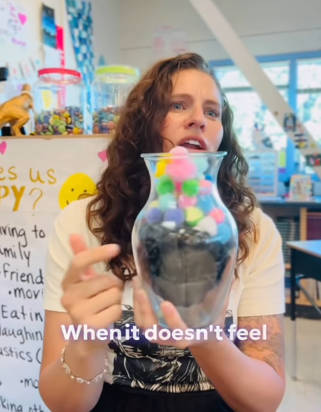 Учительница на примере вазы объяснила ученикам 4 класса, что такое горе. Вирусное видео