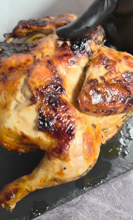 В чому замаринувати курку перед запіканням, щоб вона була соковитою: проста ідея