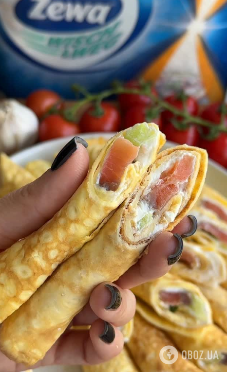 Тонкі млинці з двох інгредієнтів для новорічних закусок: всередину можна покласти начинку з риби