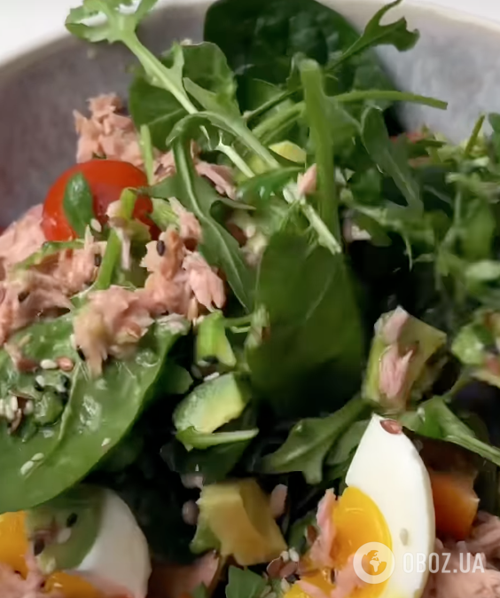 Легкий салат із руколи, з тунцем і авокадо для новорічного столу: рецепт страви без майонезу