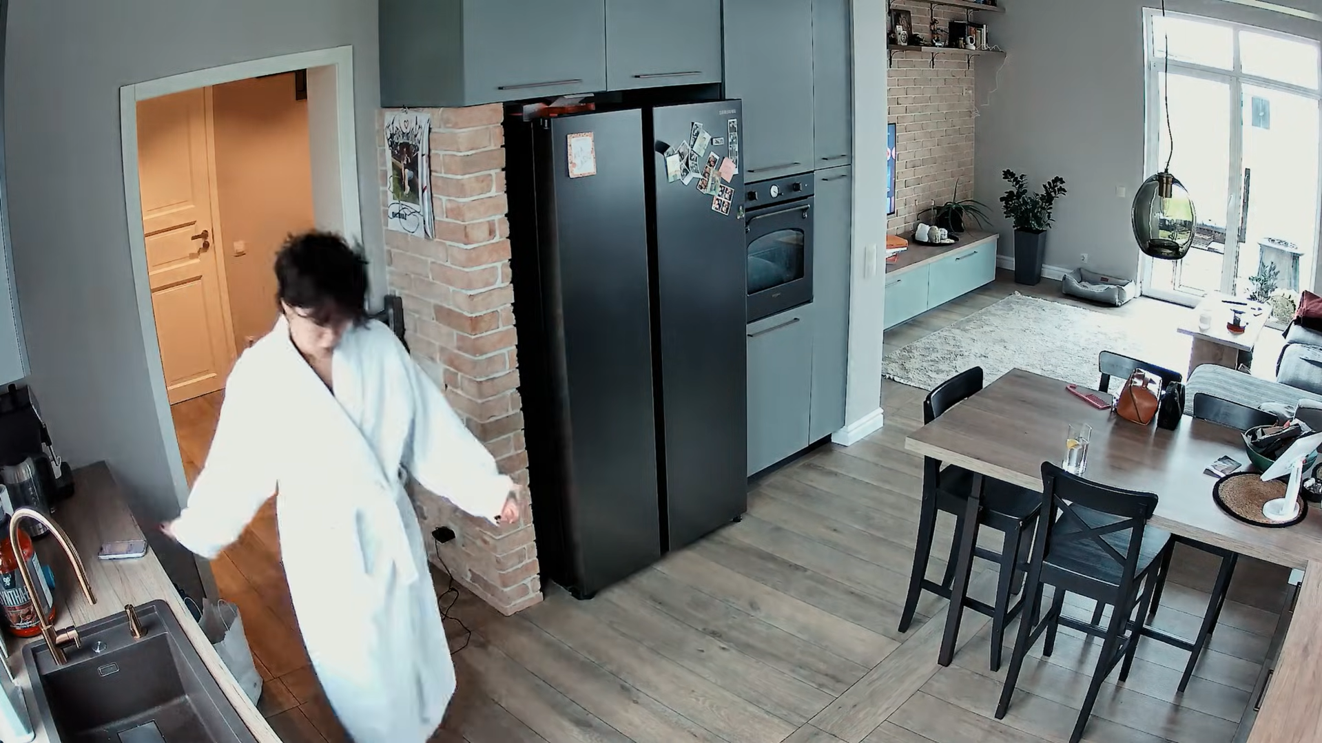 Актер-воин Даниэль Салем и певица Lida Lee начали встречаться и показали дом, где прятали свою любовь от лишних глаз