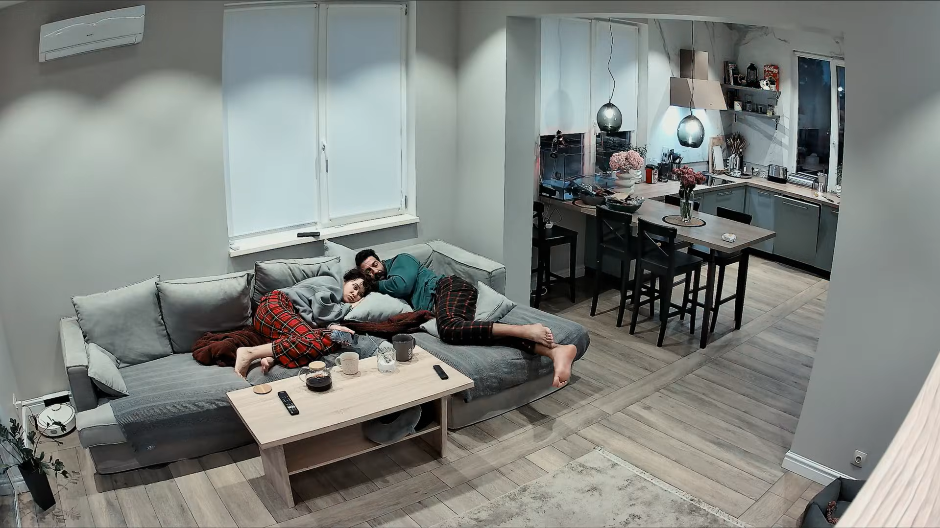 Актер-воин Даниэль Салем и певица Lida Lee начали встречаться и показали дом, где прятали свою любовь от лишних глаз