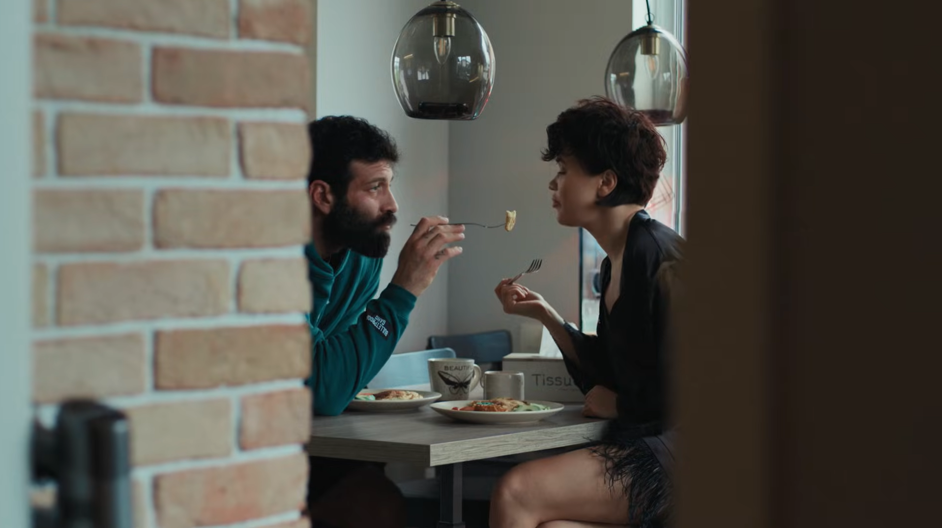 Актер-воин Даниэль Салем и певица Lida Lee начали встречаться и показали дом, где прятали свою любовь от лишних глаз