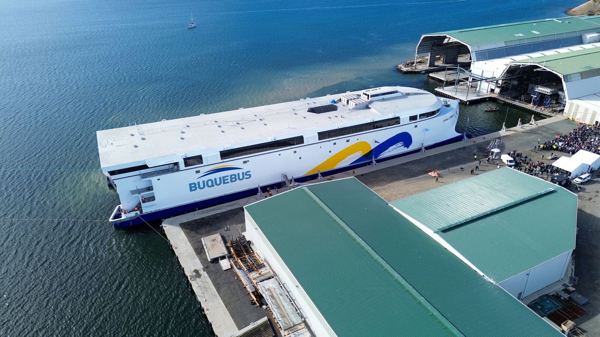 В Австралии испытали самый большой в мире 130-метровый электрический паром. Фото и видео