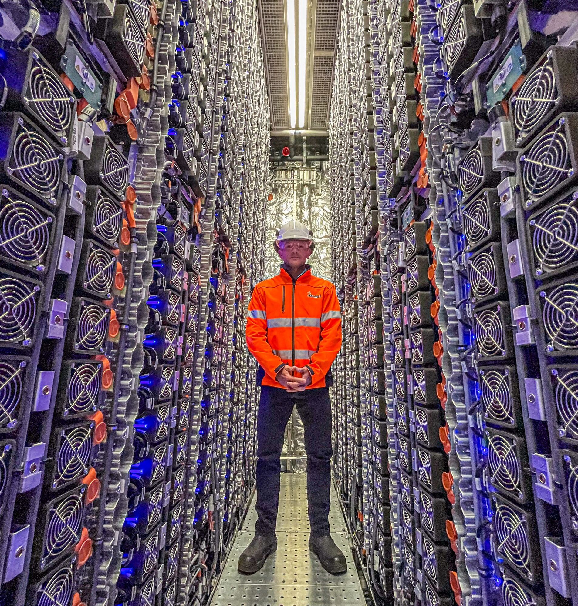 В Австралии испытали самый большой в мире 130-метровый электрический паром. Фото и видео