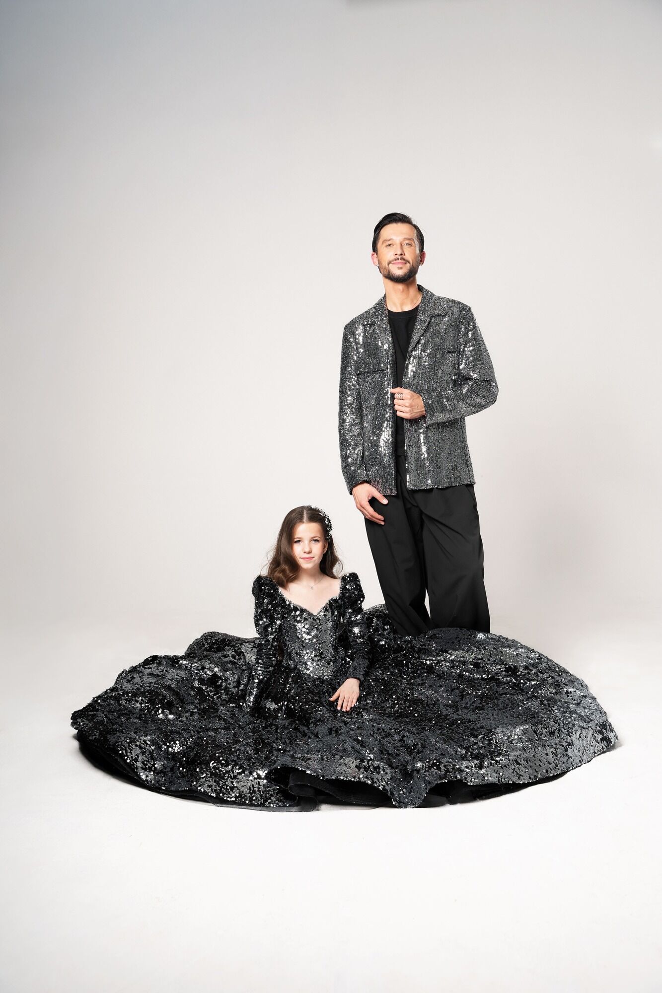 "Унікальний Новий рік": ALBINA і SERAFYN підвели підсумки року в різдвяному відео