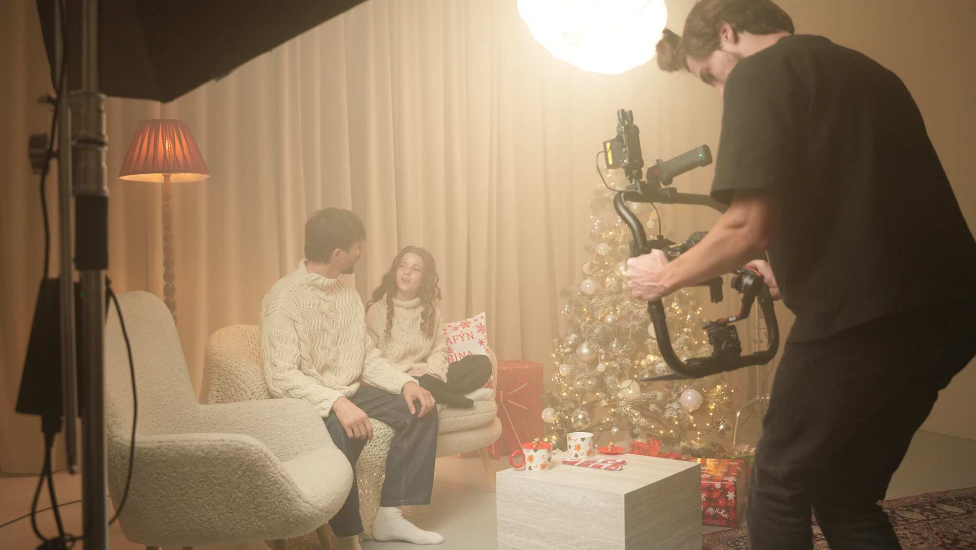 "Унікальний Новий рік": ALBINA і SERAFYN підвели підсумки року в різдвяному відео