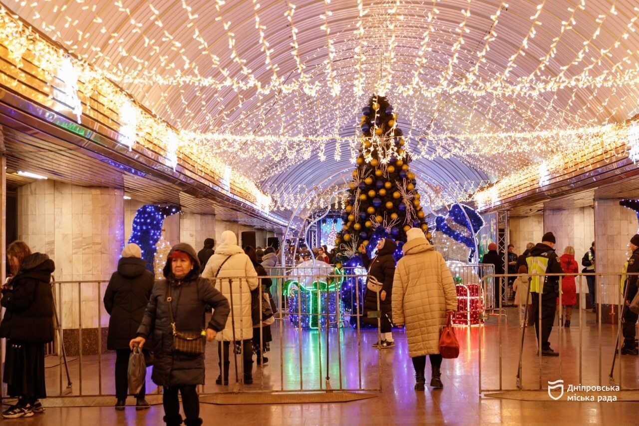У дніпровському метро у Святвечір діти та молодь співали українські колядки