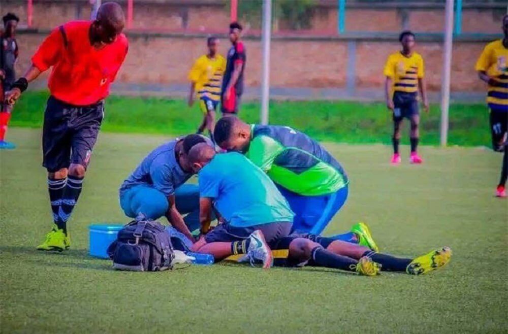 В Бурунди футболист умер, подавившись монетой во время матча