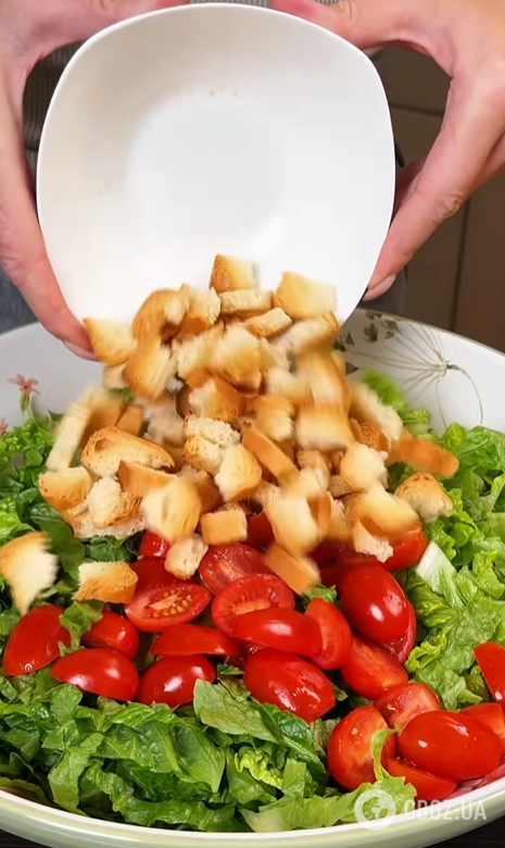 Изысканный салат с креветками для праздничного стола: приготовьте заправку на основе йогурта и майонеза