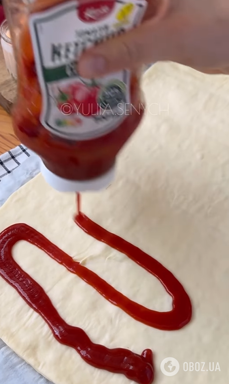 Домашні листкові круасани нашвидкуруч: додайте всередину сир та улюблену ковбасу