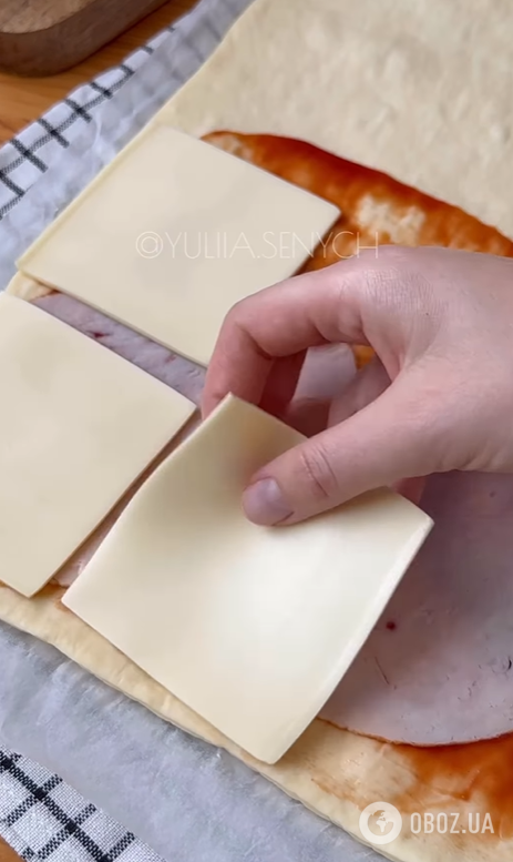 Домашні листкові круасани нашвидкуруч: додайте всередину сир та улюблену ковбасу