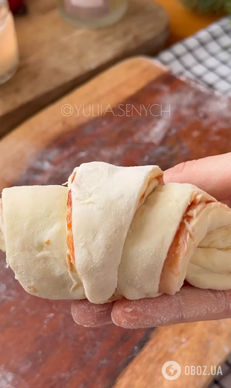 Домашні листкові круасани нашвидкуруч: додайте всередину сир та улюблену ковбасу
