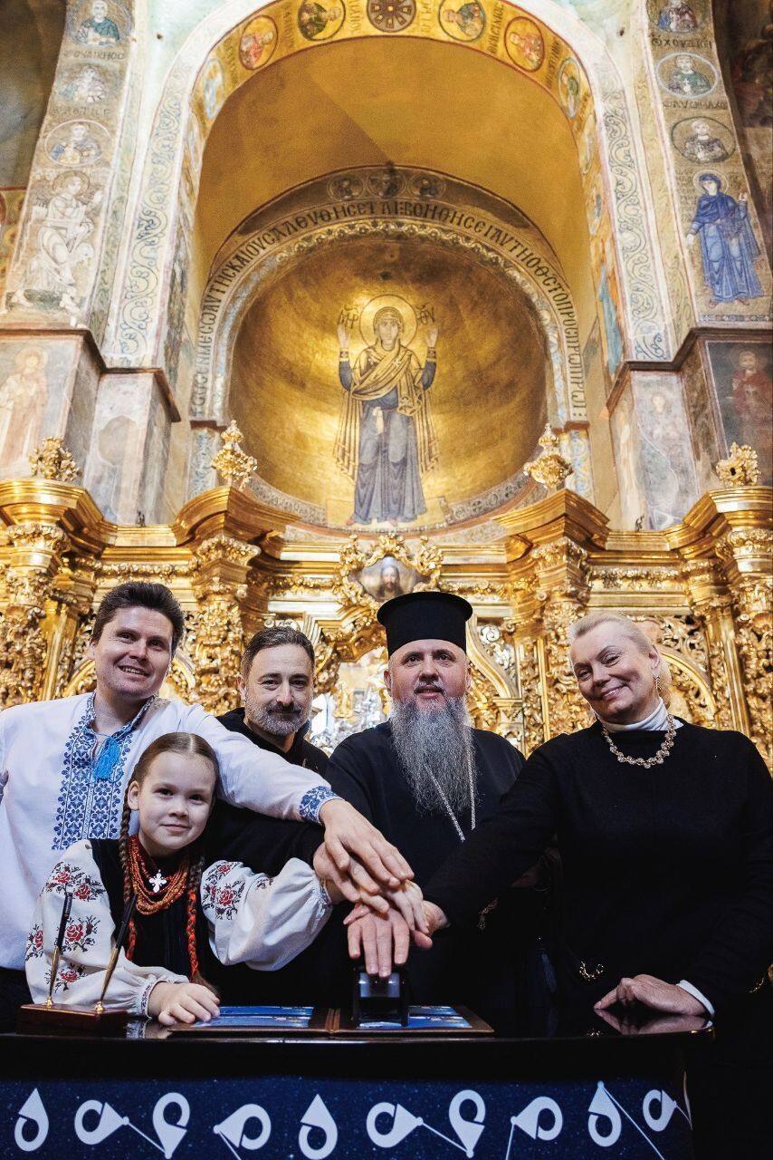 "Укрпошта" презентувала янгола: який вигляд має нова різдвяна марка і скільки коштує. Фото