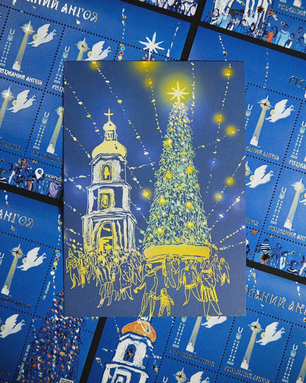 "Укрпошта" презентувала янгола: який вигляд має нова різдвяна марка і скільки коштує. Фото