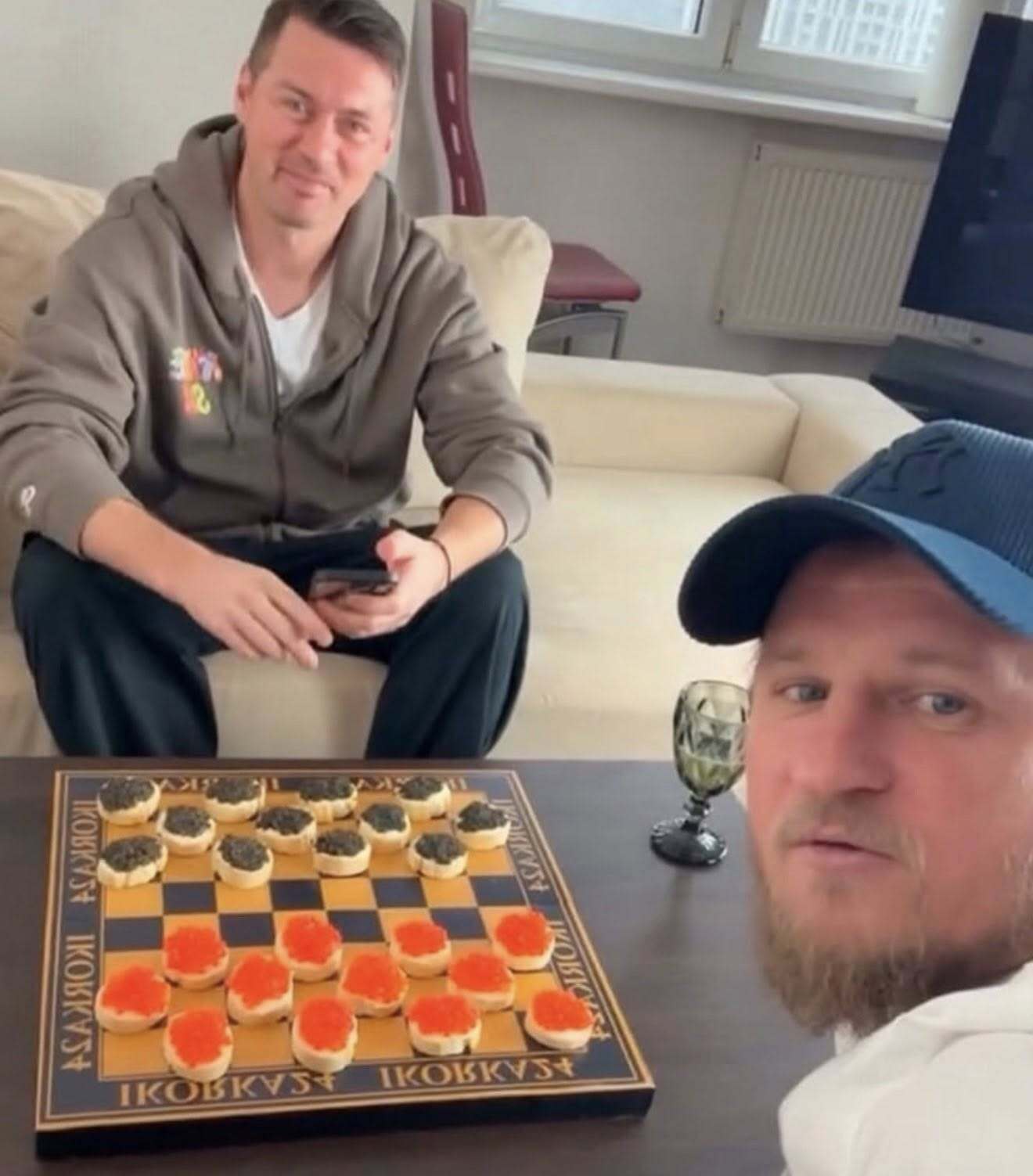 "Разберитесь с мазаными". Алиева и Милевского потребовали мобилизовать после "благодарности от ТЦК" за службу "в бане с раками"