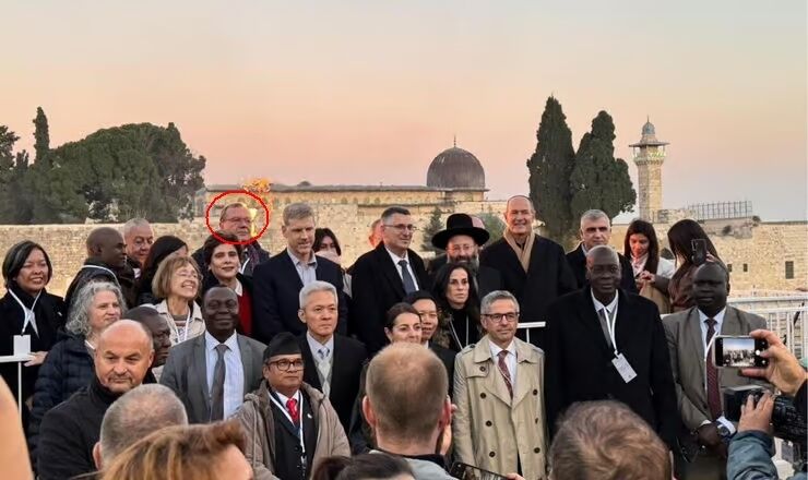 Инцидент у Стены Плача: посол Украины в Израиле возмутился и оставил панихиду, когда увидел коллегу из РФ