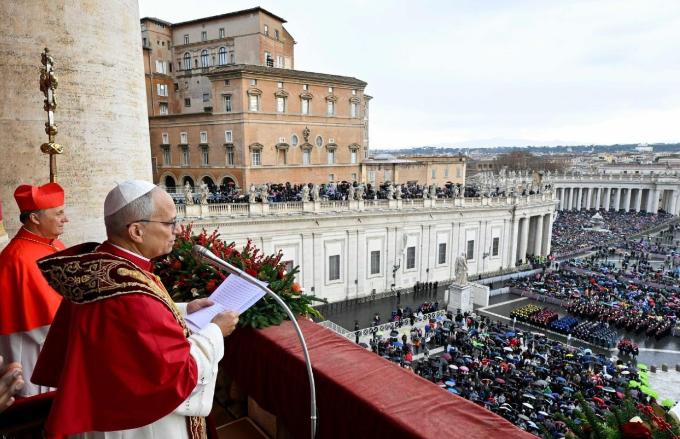 "Пусть же утихнет грохот оружия": Папа Римский в рождественском поздравлении призвал молиться за украинский народ