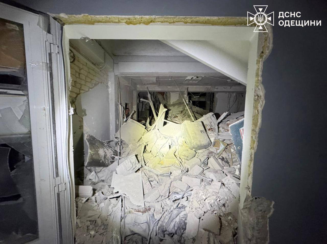 Оккупанты ударили по портовой и промышленной инфраструктуре Одесской области: есть жертва и пострадавшие. Фото