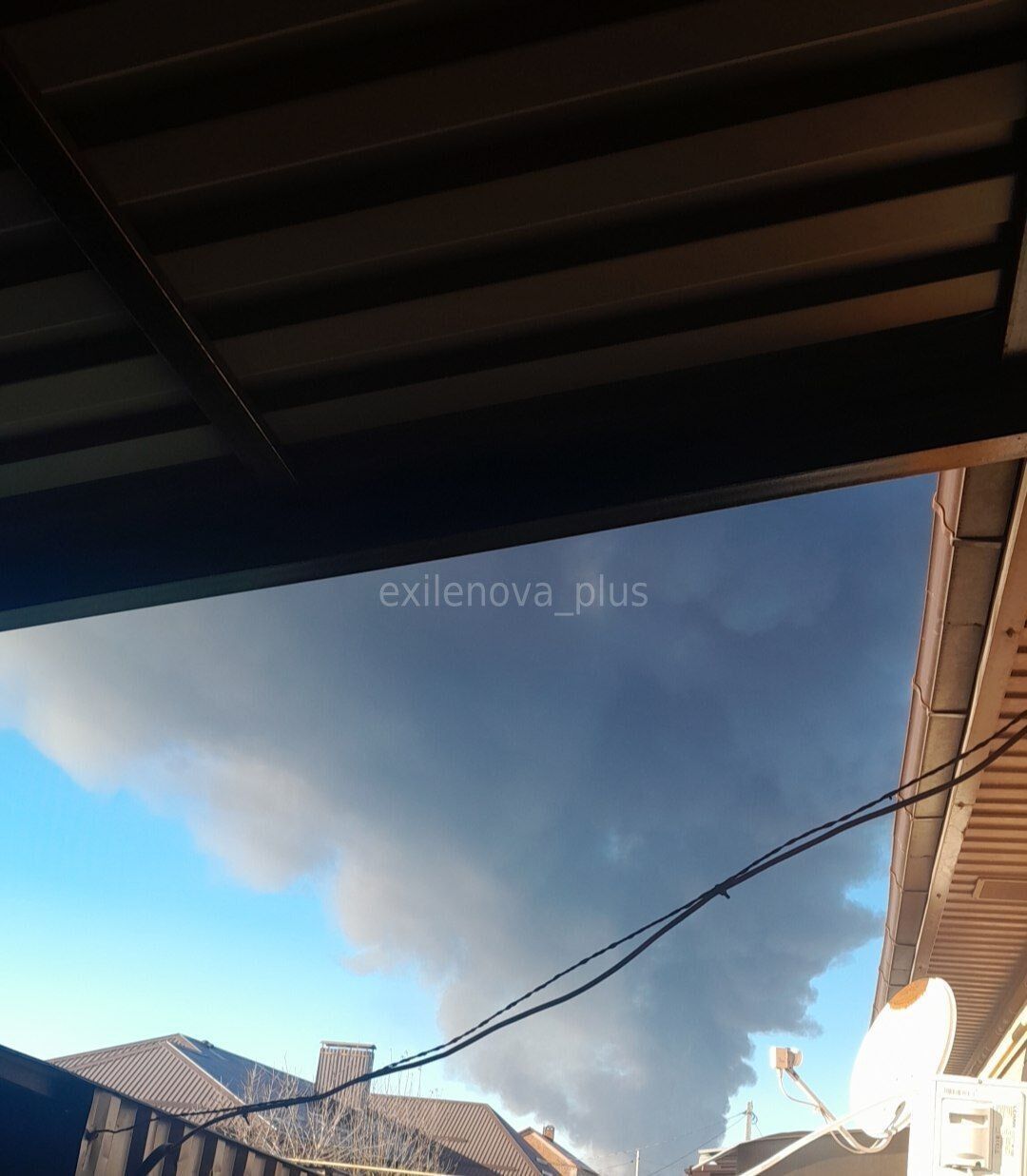 Була серія вибухів: у Росії уражено Новошахтинський нафтопереробний завод, спалахнула пожежа. Фото і відео