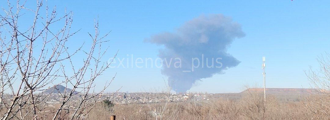 Була серія вибухів: у Росії уражено Новошахтинський нафтопереробний завод, спалахнула пожежа. Фото і відео