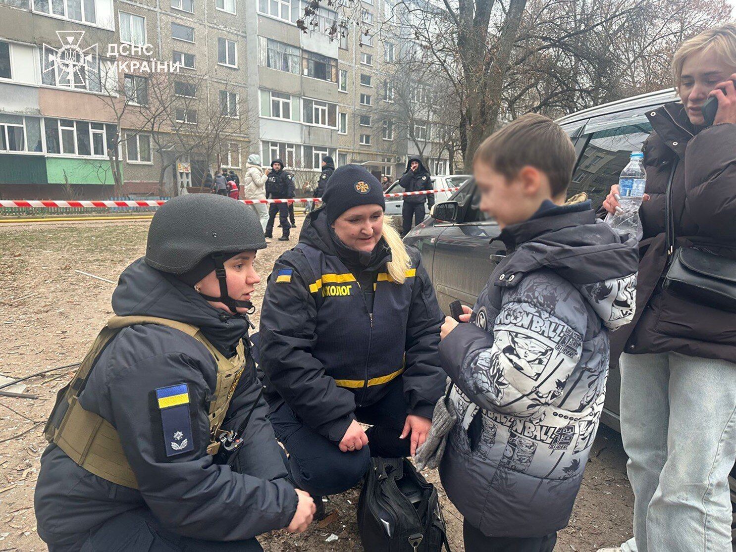 Оккупанты ударили по пятиэтажке и объекту критической инфраструктуры в Чернигове: есть жертва и раненые. Видео