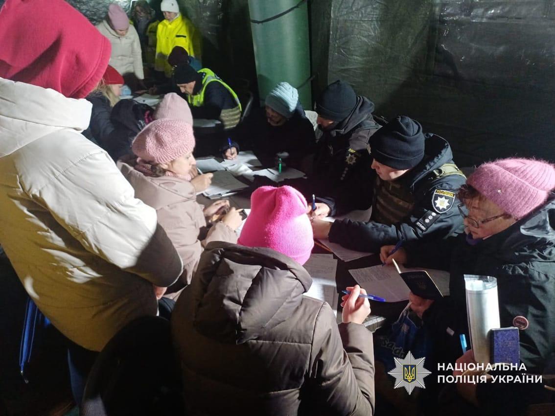 Оккупанты ударили по пятиэтажке и объекту критической инфраструктуры в Чернигове: есть жертва и раненые. Видео