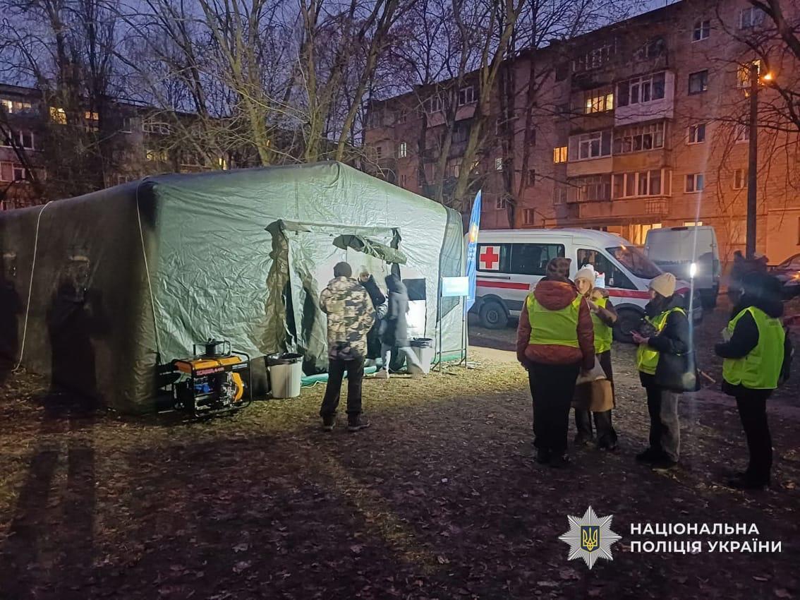 Оккупанты ударили по пятиэтажке и объекту критической инфраструктуры в Чернигове: есть жертва и раненые. Видео