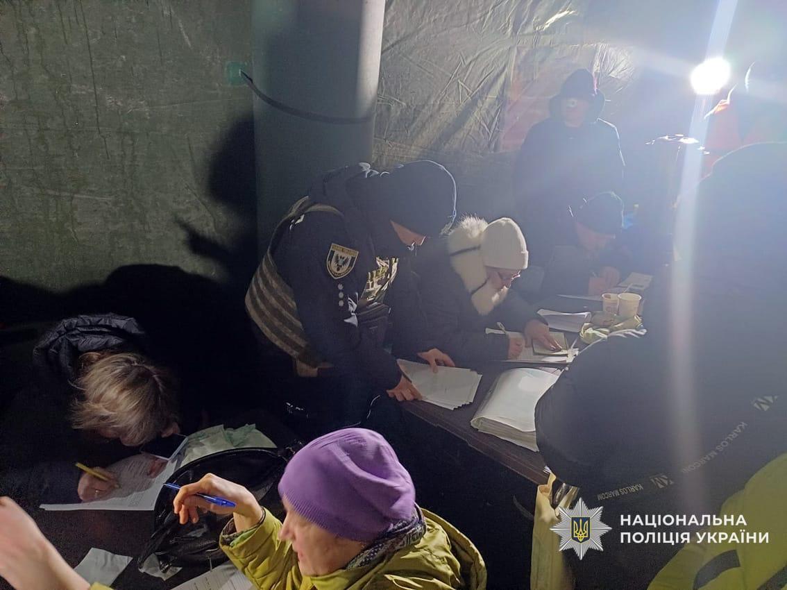 Оккупанты ударили по пятиэтажке и объекту критической инфраструктуры в Чернигове: есть жертва и раненые. Видео