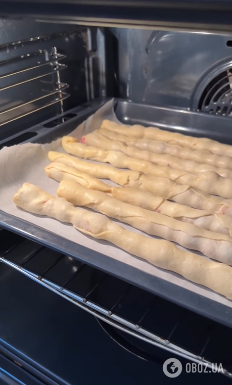 Культовый торт "Еловая изба" с вишнями: делимся пошаговым рецептом